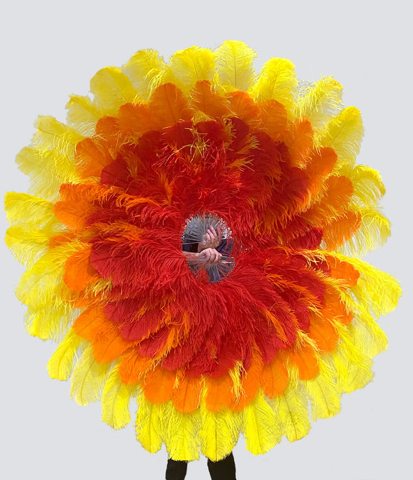 Mezcle 3 colores de un par de abanicos de plumas de avestruz de 3 capas de 68 &quot;completamente abierto 180 grados.