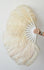 Abanico de plumas de avestruz de una sola capa beige con bolsa de viaje de cuero 25 "x 45"