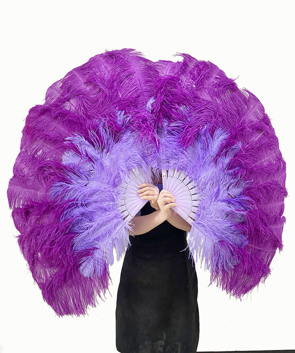 Mezcle un abanico de plumas de avestruz de 2 capas de color violeta agua y morado oscuro de 30&#39;&#39;x 54&#39;&#39; con una bolsa de cuero de viaje.