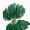Un par de abanicos de pluma de avestruz verde bosque de una sola capa de 24 "x 41" con bolsa de viaje de cuero.