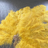 Abanico XL de plumas de avestruz amarillo dorado de 2 capas de 34&#39;&#39;x 60&#39;&#39; con bolsa de viaje de cuero.