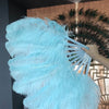 Un par de abanicos de plumas de avestruz de una sola capa color aguamarina de 24&quot;x 41&quot; con bolsa de viaje de cuero.