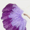 Mezcle un abanico de plumas de avestruz XL de 2 capas de color violeta oscuro y violeta agua de 34&#39;&#39;x 60&#39;&#39; con una bolsa de cuero de viaje.