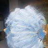 Un par de abanicos de plumas de avestruz de una sola capa de color azul bebé de 24&quot;x 41&quot; con bolsa de viaje de cuero.