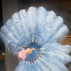 Un par de abanicos de pluma de avestruz azul bebé de una sola capa de 24 "x 41" con bolsa de viaje de cuero.