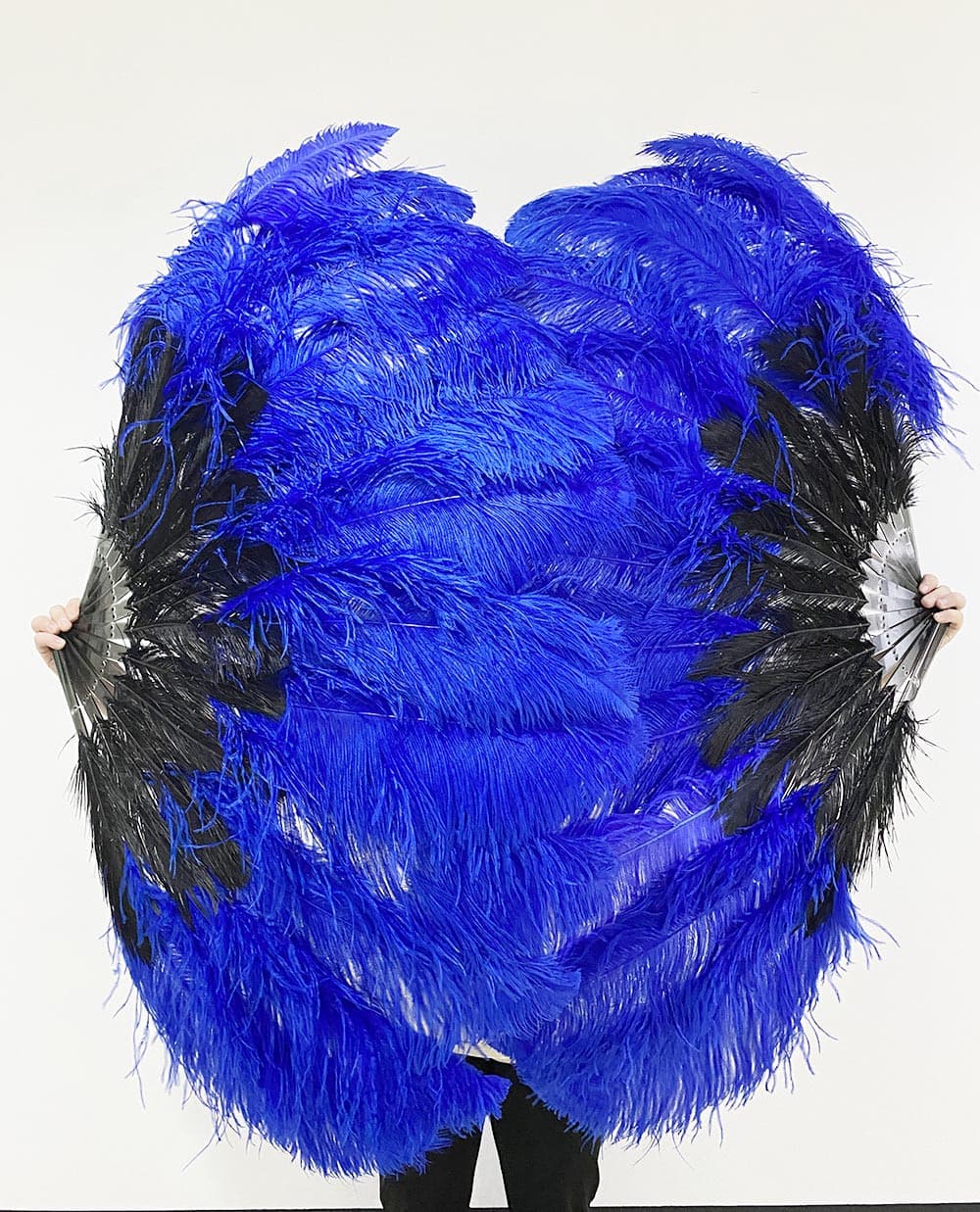 Mix black & royal blue 2 Layers Ostrich Feather Fan 30''x 54'' with Travel leather Bag - hotfans