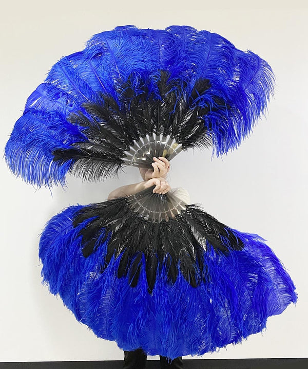 Abanico de plumas de avestruz de 2 capas negro y azul real de 30''x 54'' con bolsa de viaje de cuero.