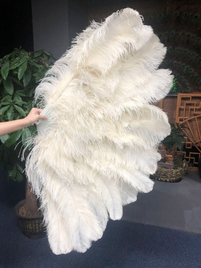 Abanico de pluma de avestruz beige burlesque de 4 capas abierto 67 '' con bolsa de viaje de cuero.
