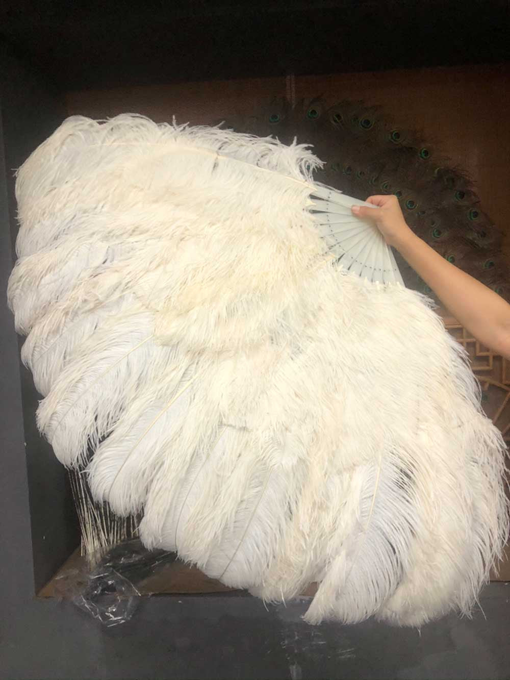 XL 2 Layers beige Ostrich Feather Fan 34''x 60'' with Travel leather Bag.