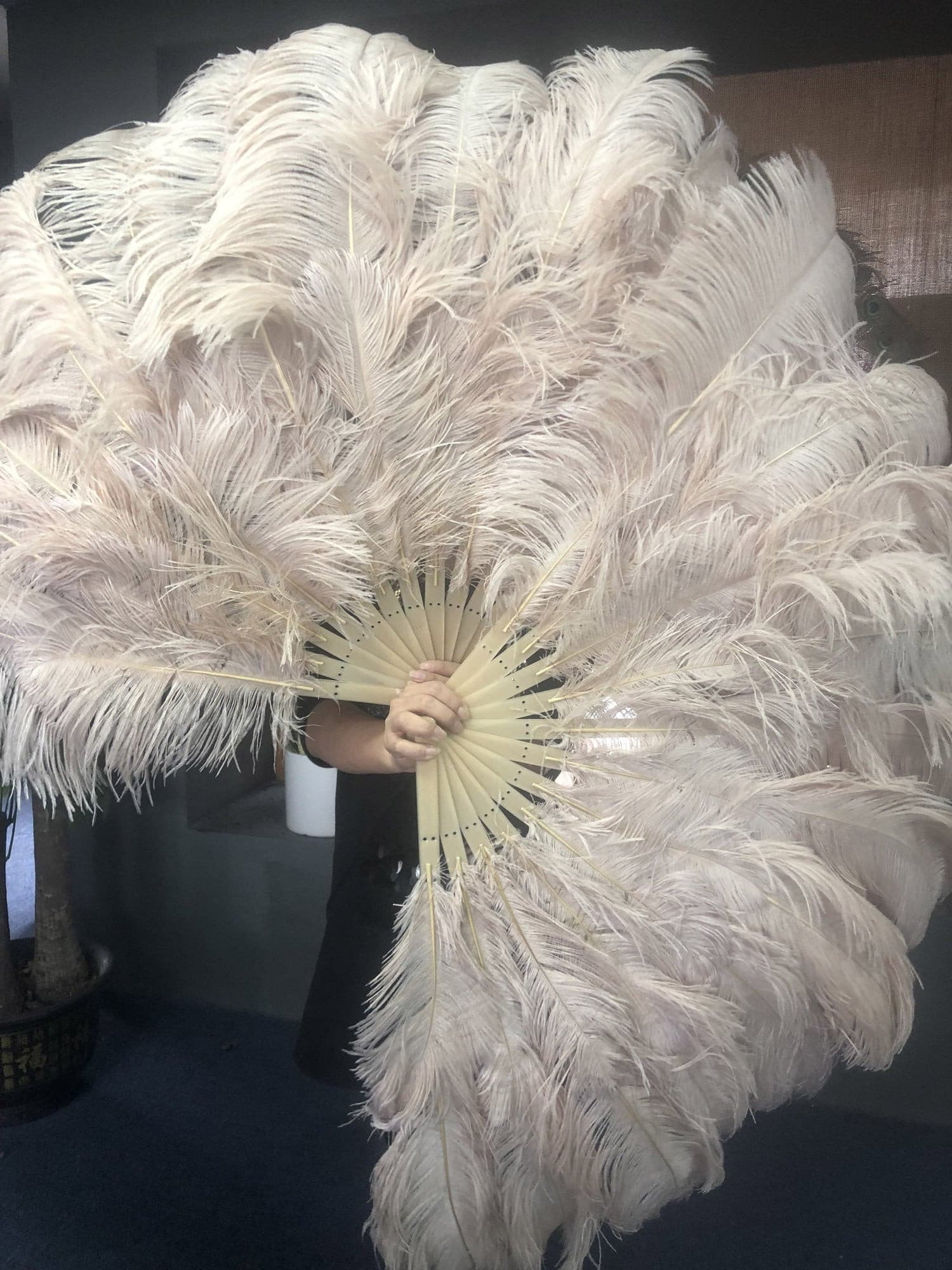 Natural Tonals Ostrich Floss Feather Fan  Buy Fluffy Feather Fans – Zucker  Feather Products, Inc.
