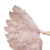 Abanico XL de plumas de avestruz de madera beige de 2 capas de 34&#39;&#39;x 60&#39;&#39; con bolsa de viaje de cuero.