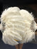 Un par de abanicos beige de plumas de avestruz de una sola capa de 24 "x 41" con bolsa de viaje de cuero.