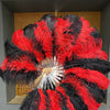 Abanico de plumas de avestruz de una sola capa rojo y negro con bolsa de viaje de cuero de 25 "x 45".
