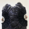 Abanico de plumas de avestruz de marabú y pavo real negro de 27 &quot;x 53&quot; con bolsa de cuero de viaje.