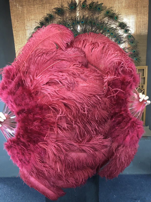 Abanico de plumas de avestruz de marabú color burdeos de 24&quot;x 43&quot; con bolsa de viaje de cuero.