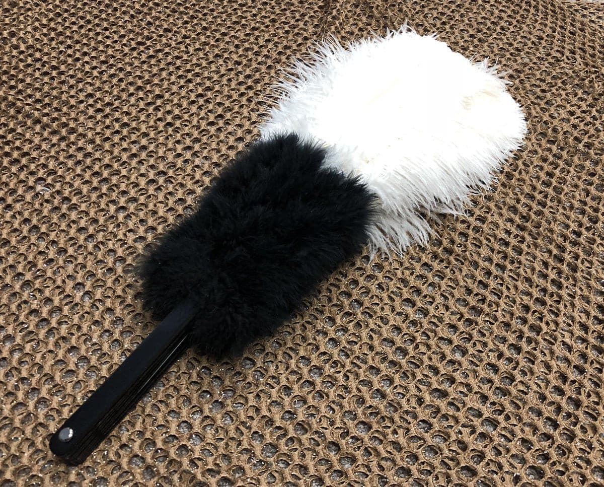 Black & white Marabou Ostrich Feather fan 21"x 38" with Travel leather Bag.