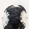 Abanico de plumas de avestruz de 2 capas en blanco y negro mixto de 30&#39;&#39;x 54&#39;&#39; con bolsa de cuero de viaje.