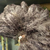 Abanico de plumas de avestruz de 3 capas color café, abierto 65&quot; con bolsa de viaje de cuero.