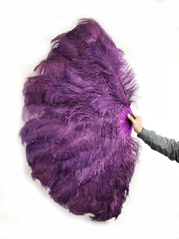 Abanico de plumas de avestruz de 3 capas, color morado oscuro, abierto 65&quot; con bolsa de viaje de cuero.