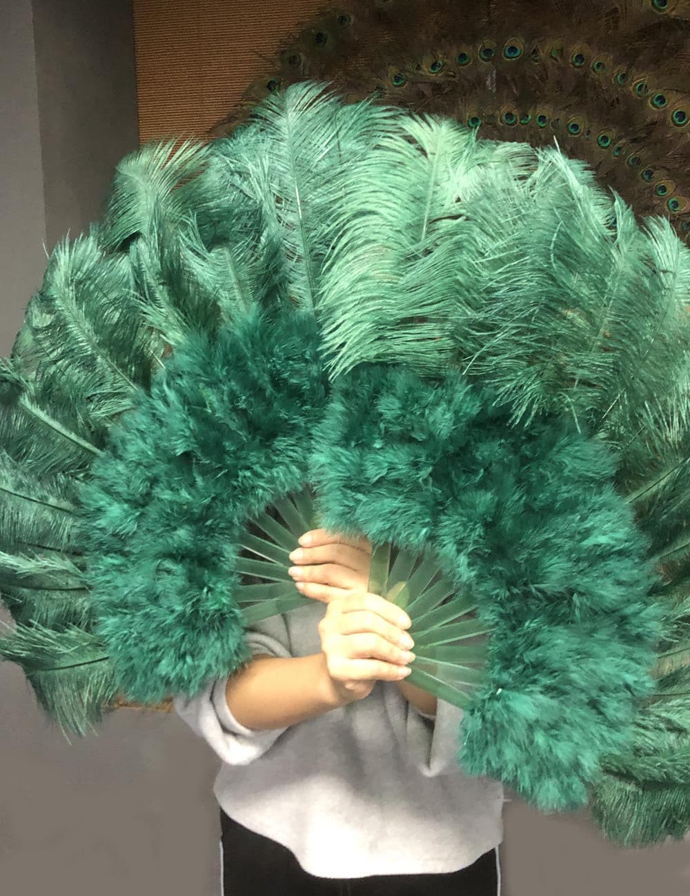 forest green Marabou Ostrich Feather fan 21"x 38" with Travel leather Bag.