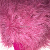 Abanico Burlesque de 4 capas de plumas de avestruz fucsia abierto 67&#39;&#39; con bolsa de viaje de piel.
