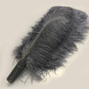 Abanico de plumas de avestruz de 3 capas gris oscuro abierto 65&quot; con bolsa de viaje de cuero.