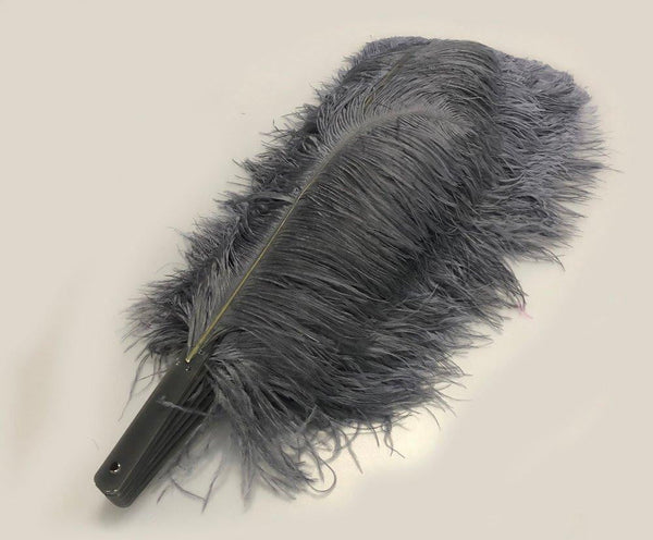 Abanico de plumas de avestruz 3 capas gris oscuro Abierto 65