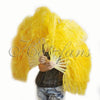 Un par de abanicos de plumas de avestruz de una sola capa de color amarillo dorado de 24 &quot;x 41&quot; con bolsa de viaje de cuero.