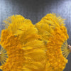 Abanico de plumas de avestruz de marabú amarillo dorado de 21&quot;x 38&quot; con bolsa de viaje de cuero.