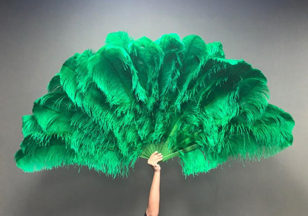 Abanico de plumas de avestruz verde de 3 capas abierto 65