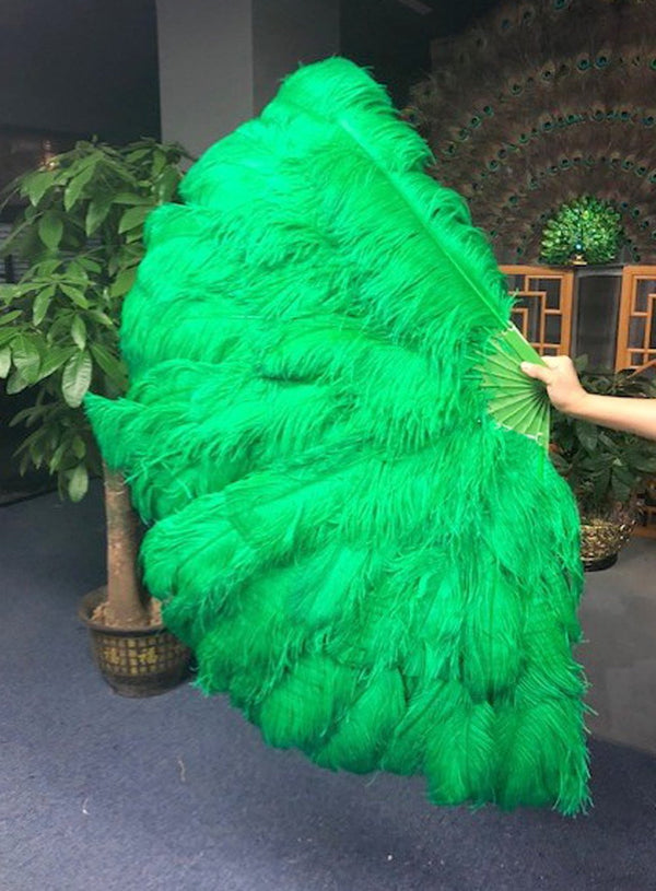 Abanico de plumas de avestruz verde de 3 capas abierto 65&quot; con bolsa de viaje de cuero.