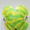 Gelber und grüner einlagiger Straußenfederfächer mit Lederreisetasche 25&quot;x 45&quot;.