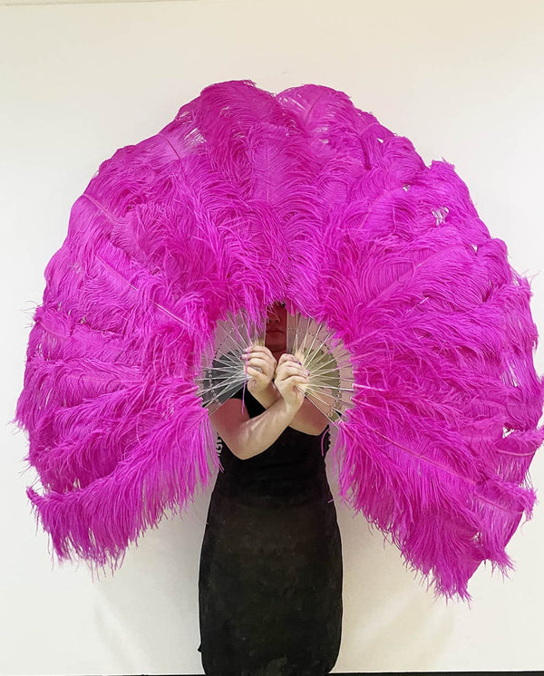 Abanico de plumas de avestruz rosa intenso XL de 2 capas de 34&#39;&#39;x 60&#39;&#39; con bolsa de cuero de viaje.