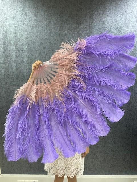 Mezcla madera beige y violeta aguamarina Abanico de plumas de avestruz de 2 capas de 30''x 54 '' con bolsa de viaje de cuero.