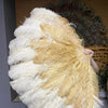 Un par de abanicos personalizados de plumas de avestruz de 3 capas con colores mezclados hacia arriba y hacia abajo, abierto 65&quot; con bolsa de cuero de viaje.