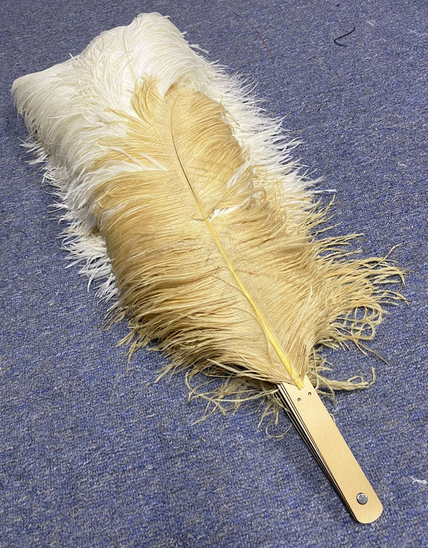 Abanico de plumas de avestruz de 3 capas, color beige y trigo, abierto 65