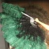 Abanico de plumas de avestruz XL de 2 capas, color negro y verde bosque, de 34&#39;&#39;x 60&#39;&#39; con bolsa de viaje de cuero.
