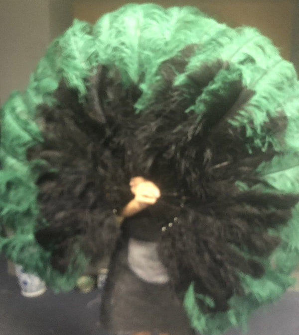 Mezcla negro y verde bosque XL Abanico de plumas de avestruz de 2 capas de 34''x 60 '' con bolsa de viaje de cuero.