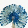 Un par de abanicos de plumas de avestruz de 3 capas de colores mezclados personalizados, abierto 65&quot; con bolsa de cuero de viaje.