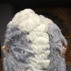 Abanico de plumas de avestruz XL de 2 capas, color gris claro y gris, de 34 x 60 pulgadas con bolsa de viaje de cuero.