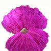 Mezcle un abanico de plumas de avestruz de 3 capas en rosa fuerte y lavanda, abierto 65&quot; con bolsa de viaje de cuero.