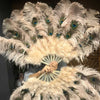 Abanico de plumas de avestruz de marabú y pavo real de color camel claro, 24 &quot;x 43&quot; con bolsa de cuero de viaje.