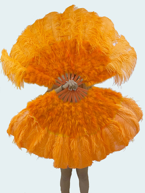 Abanico de plumas de avestruz y marabú naranja de 27&quot;x 53&quot; con bolsa de viaje de cuero.