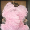 Abanico de plumas de avestruz de una sola capa rosa con apertura total de 180 ° y bolsa de viaje de cuero.