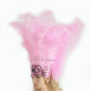 Rosafarbener Showgirl-Kopfschmuck aus Straußenfedern mit offenem Gesicht.