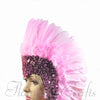 Corona de lentejuelas de plumas rosas, tocado de corista bailarina de Las Vegas.