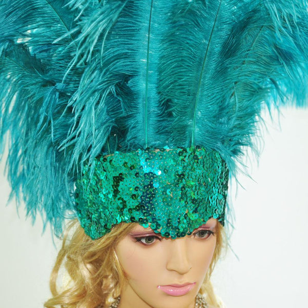 Blaugrüner Showgirl-Kopfschmuck aus Straußenfedern mit offenem Gesicht.