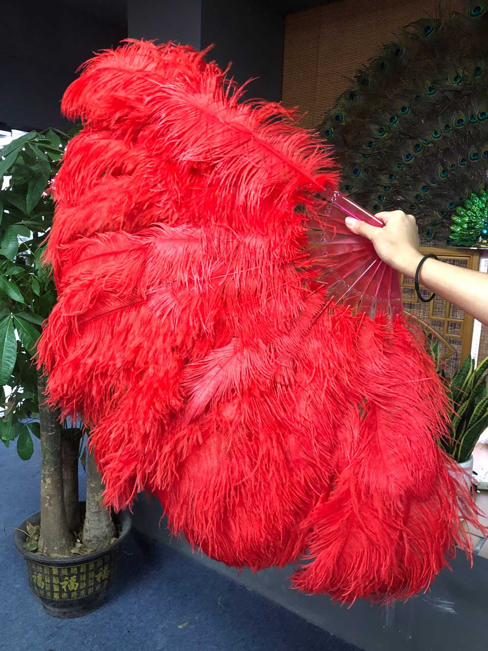 XL 2 Layers red Ostrich Feather Fan 34''x 60'' with Travel leather Bag.