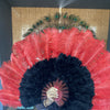 Abanico de plumas de avestruz de marabú negro y rojo de 21&quot;x 38&quot; con bolsa de viaje de cuero.