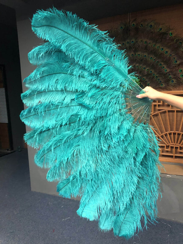 Abanico de plumas de avestruz verde azulado de 2 capas XL de 34&#39;&#39;x 60&#39;&#39; con bolsa de cuero de viaje.